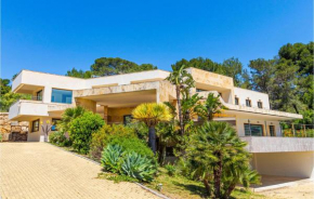 Nice home in Sotogrande with Outdoor swimming pool, WiFi and 6 Bedrooms, Torreguadiaro